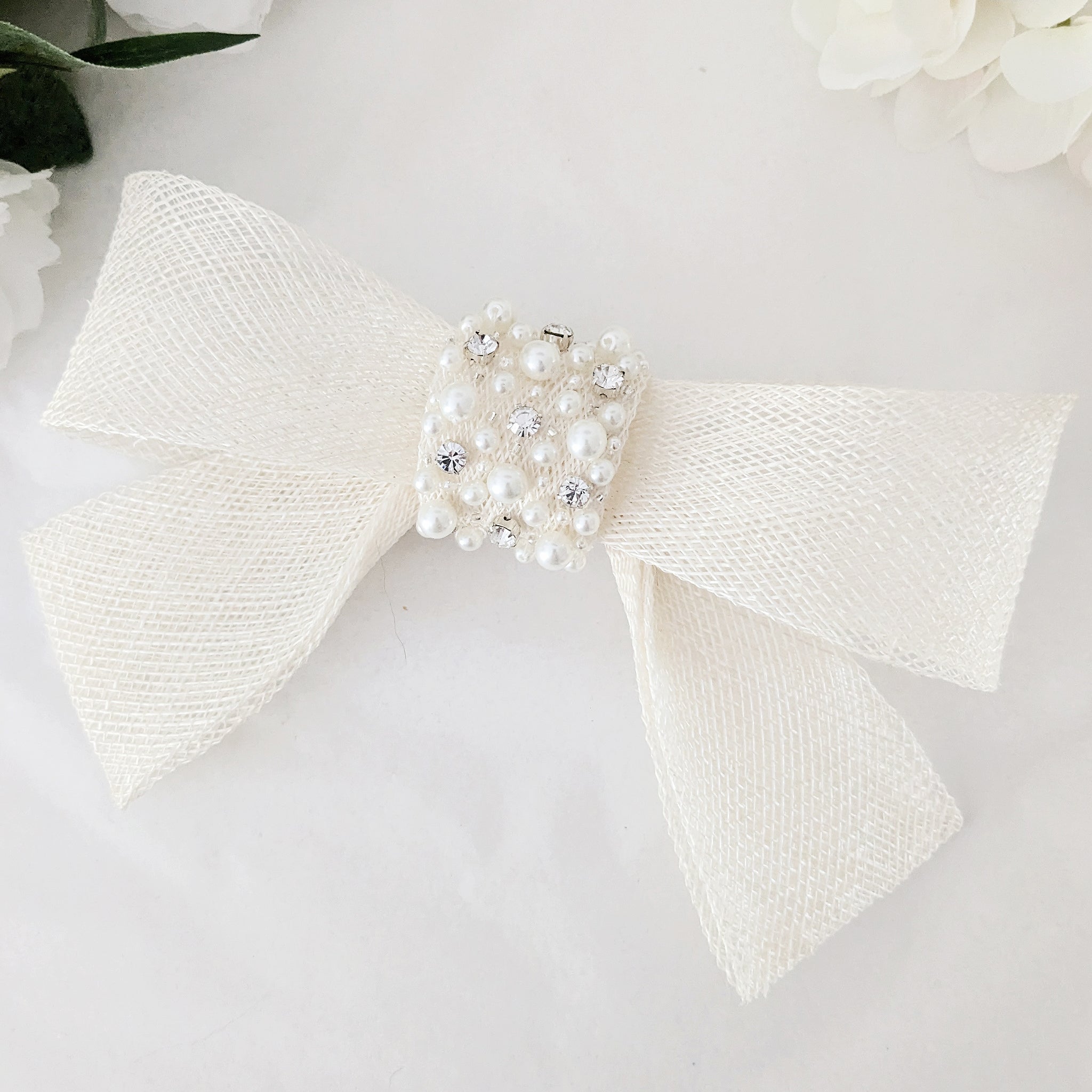 Avery Bow Pearl Hair Clip in White Pearl