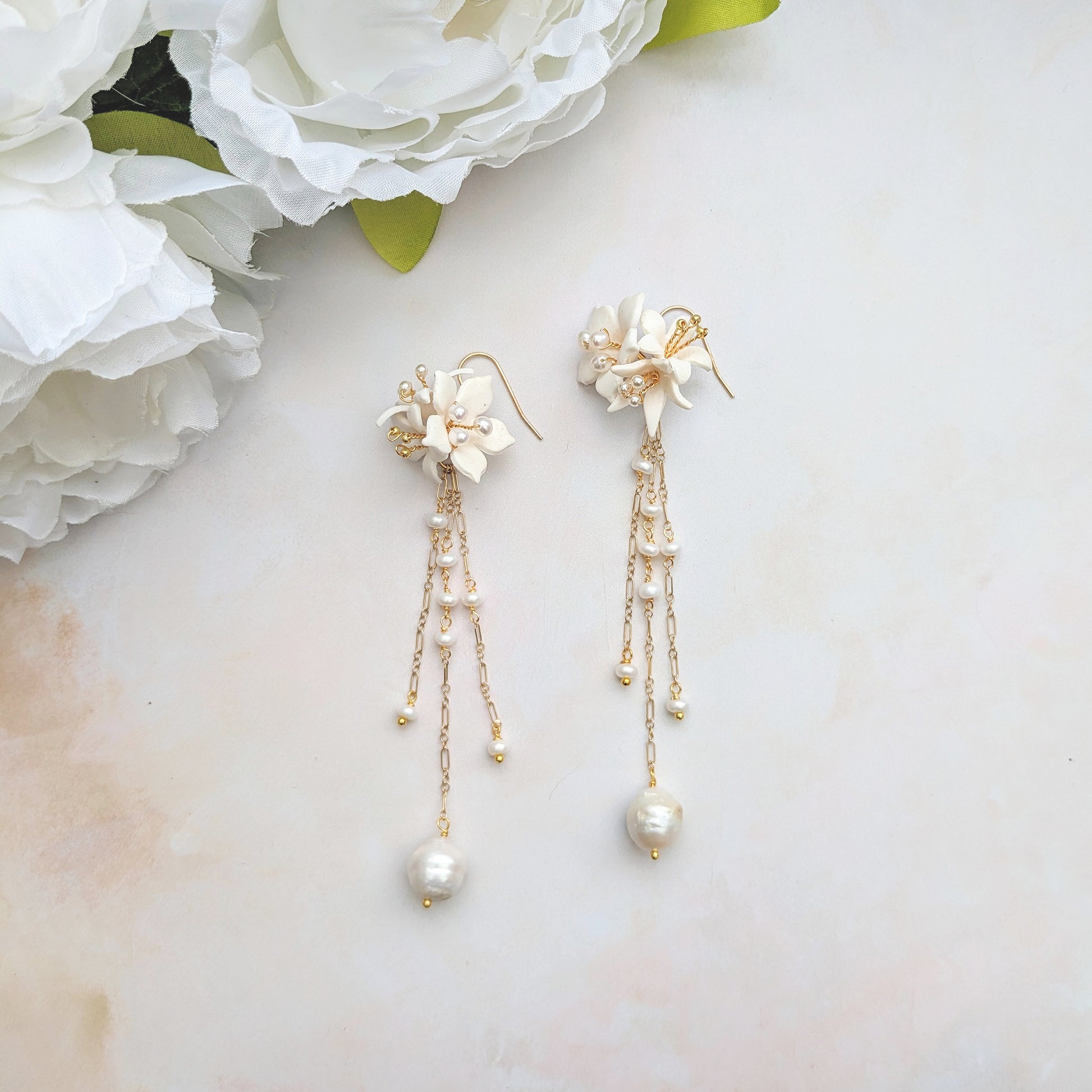 Floral wedding earrings with baroque pearls - Susie Warner